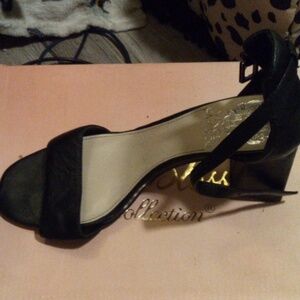Vince camuto black size 6and a half m like new must pick up only